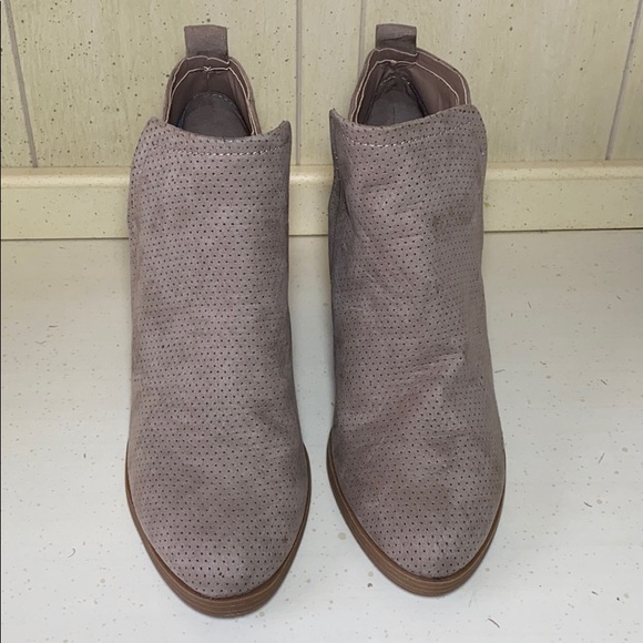 Women’s taupe brown heeled bootie size 9.5 - Picture 4 of 6